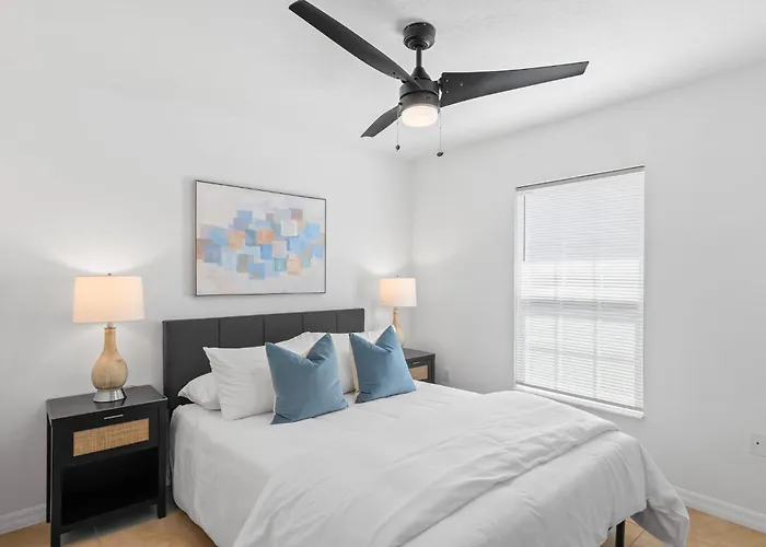 Beach House King Bed Pet Friendly! Fast Wi-Fi Netflix Garage