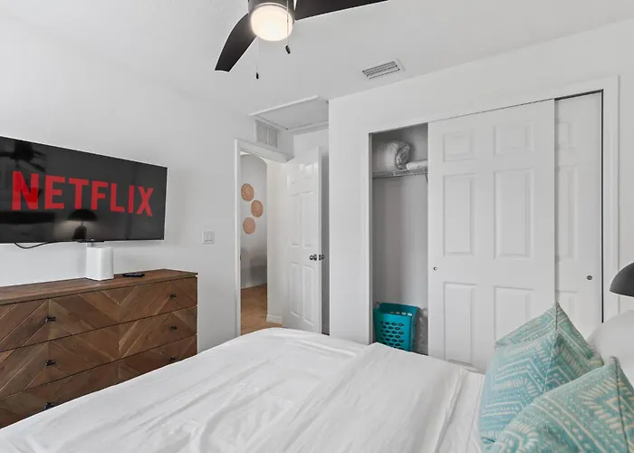 Beach House King Bed Pet Friendly! Fast Wi-Fi Netflix Garage